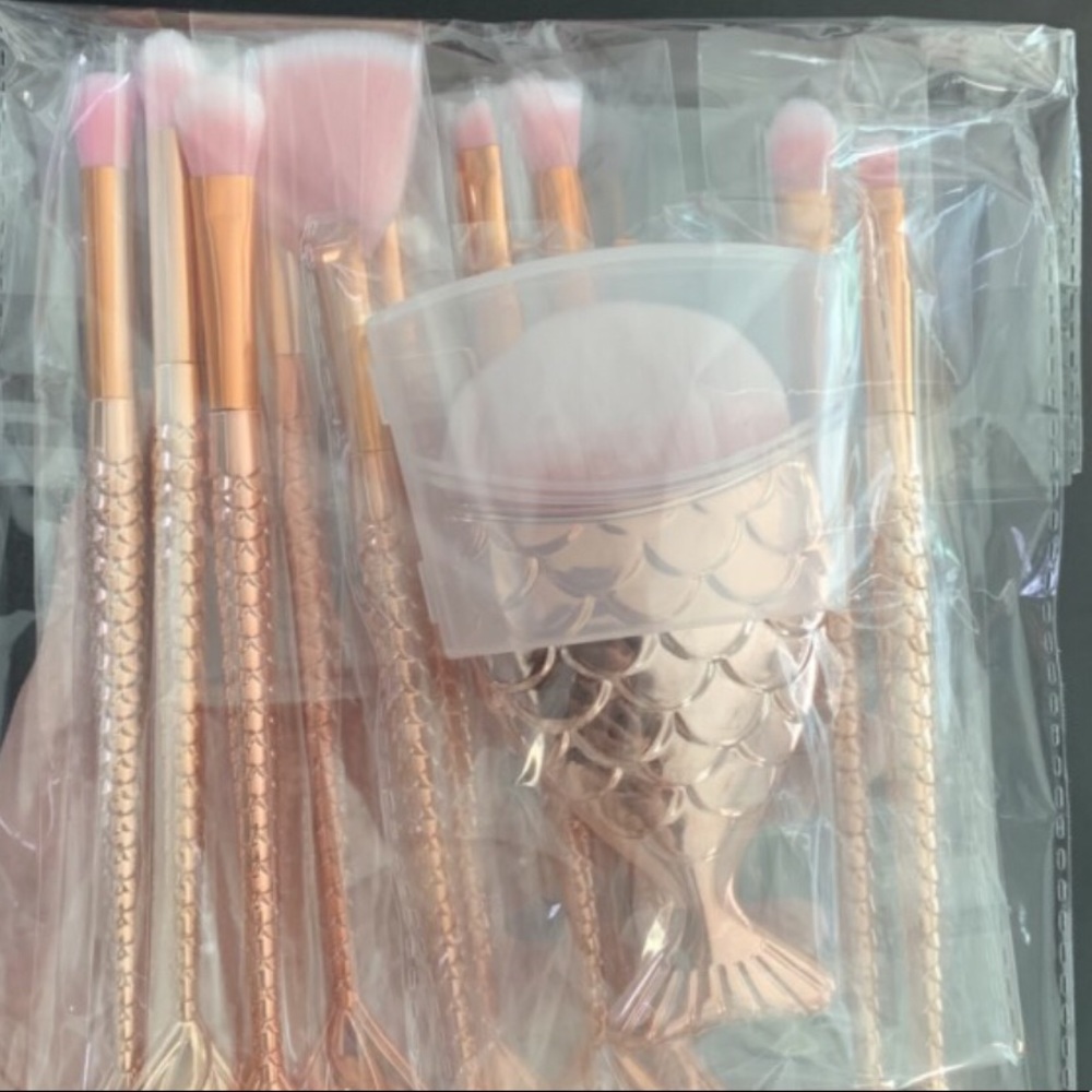 Golden color Mermaid 11PCS Makeup Brushes- - Picture 2 of 4